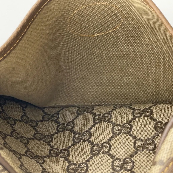[0062] Vintage Gucci Clutch Wristlet or Toiletry Bag - Picture 13 of 16